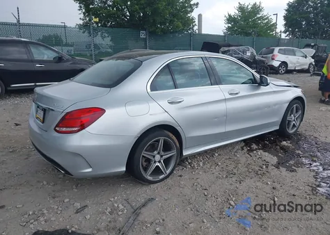 2015 Mercedes-Benz C 300 4Matic/Luxury 4Matic/Sport 4Matic z USA, uszkodzony, nr VIN 55SWF4KB1FU009166